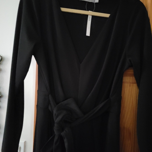 Asos curve sz 14- black max dress w/ sleeves - Picture 2 of 11